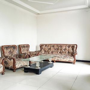 Oyo 91936 Hotel Lima Dara